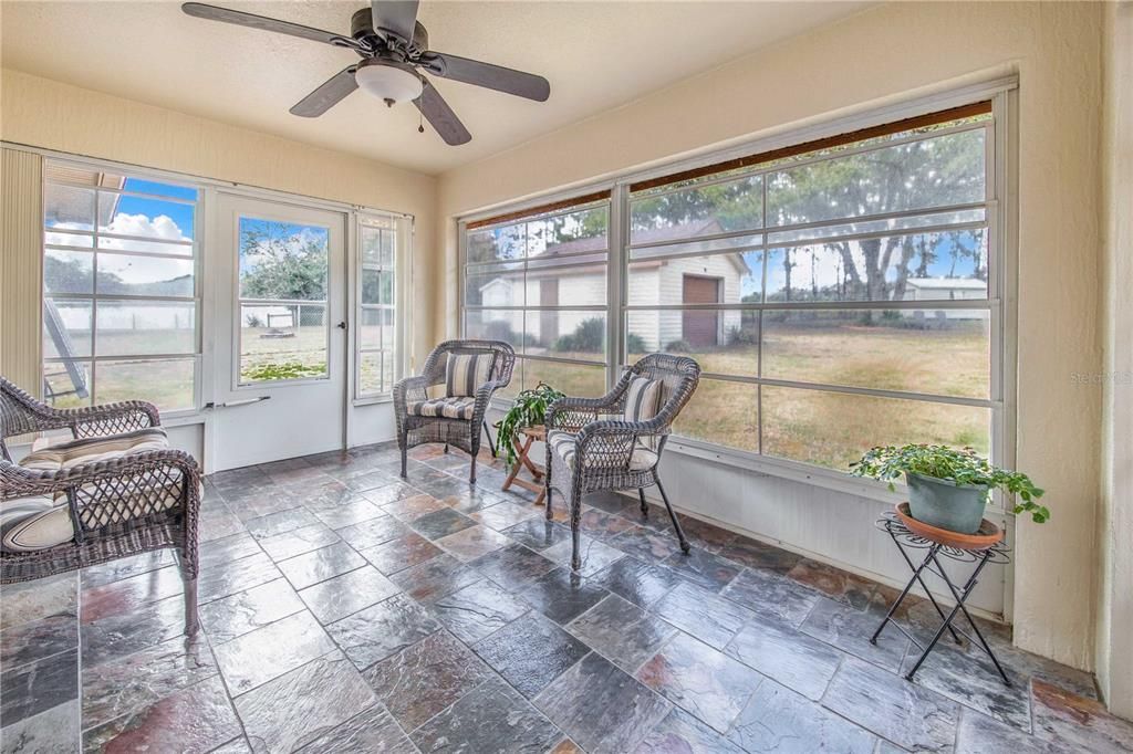 En Venta: $380,000 (3 camas, 2 baños, 1652 Pies cuadrados)