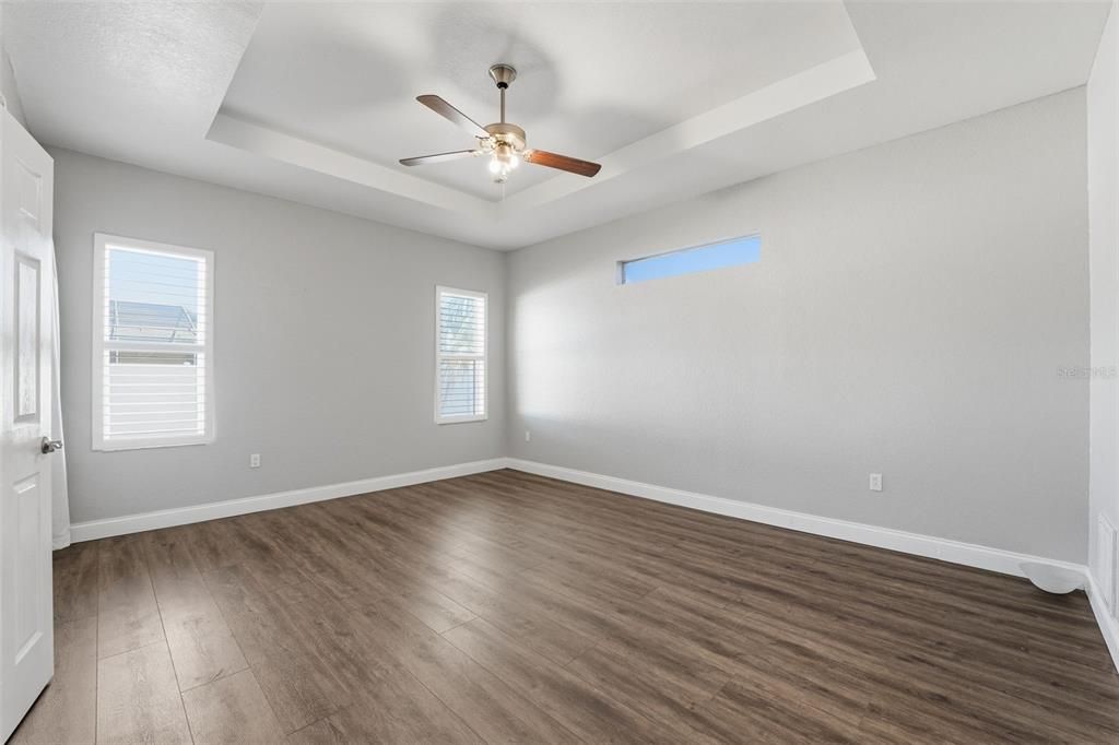 Activo con contrato: $437,000 (5 camas, 3 baños, 2600 Pies cuadrados)