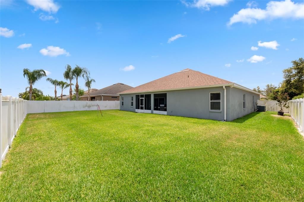 Activo con contrato: $437,000 (5 camas, 3 baños, 2600 Pies cuadrados)