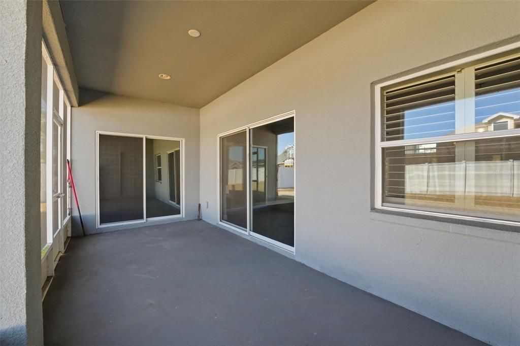 Activo con contrato: $437,000 (5 camas, 3 baños, 2600 Pies cuadrados)