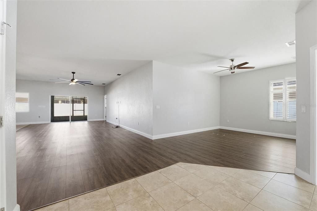 Activo con contrato: $437,000 (5 camas, 3 baños, 2600 Pies cuadrados)