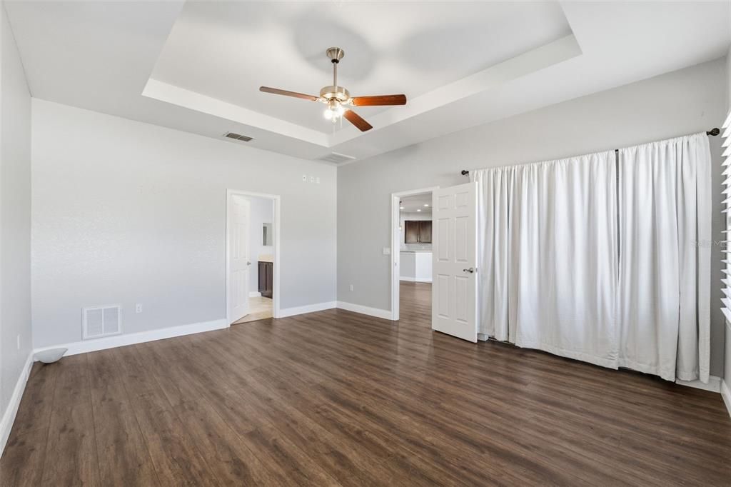 Activo con contrato: $437,000 (5 camas, 3 baños, 2600 Pies cuadrados)