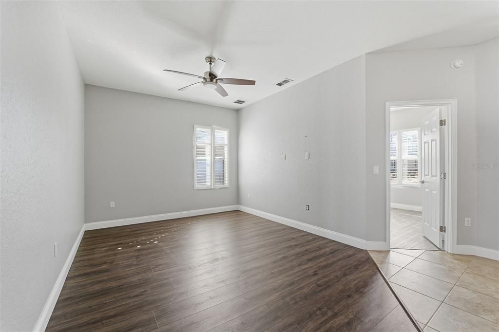 Activo con contrato: $437,000 (5 camas, 3 baños, 2600 Pies cuadrados)