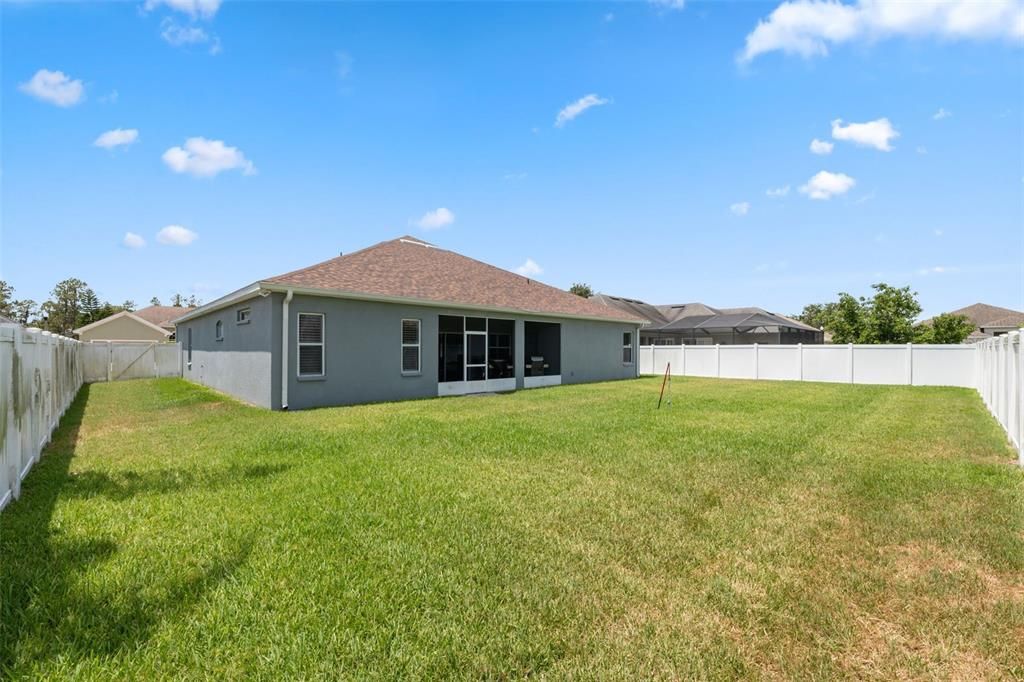 Activo con contrato: $437,000 (5 camas, 3 baños, 2600 Pies cuadrados)