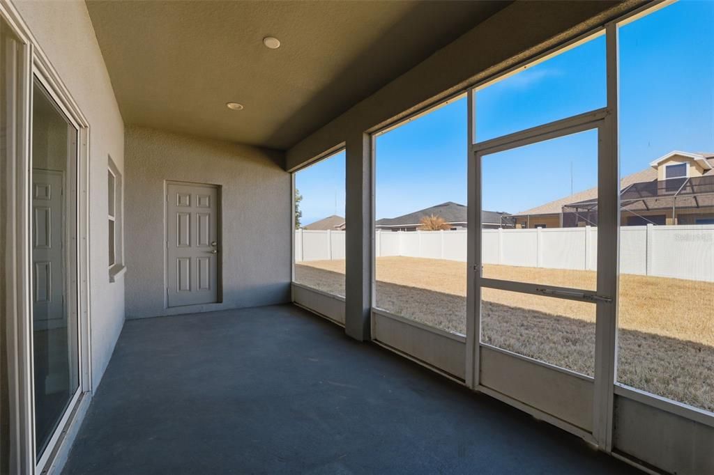 Activo con contrato: $437,000 (5 camas, 3 baños, 2600 Pies cuadrados)