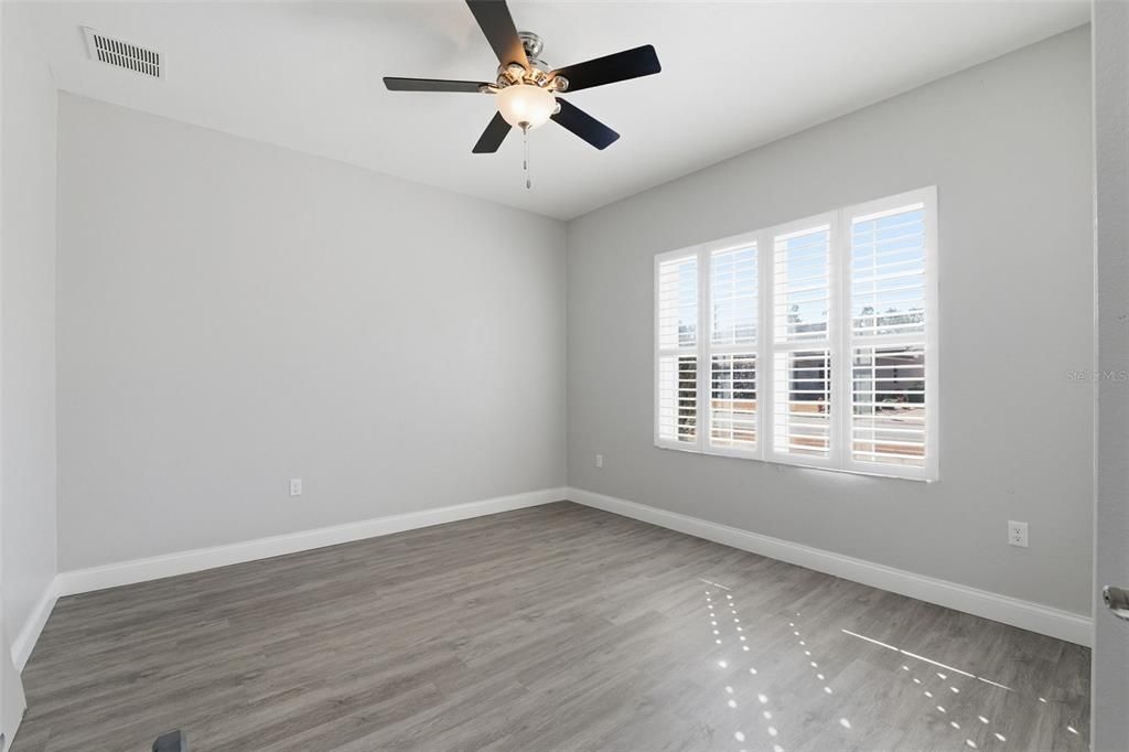 Activo con contrato: $437,000 (5 camas, 3 baños, 2600 Pies cuadrados)