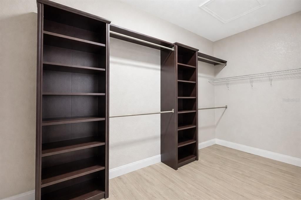 Activo con contrato: $437,000 (5 camas, 3 baños, 2600 Pies cuadrados)