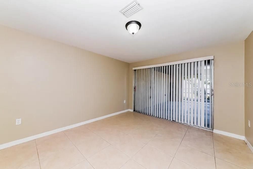 Activo con contrato: $2,340 (3 camas, 2 baños, 1652 Pies cuadrados)