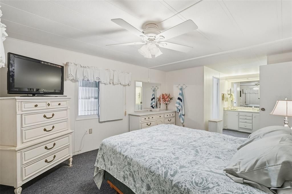 Active With Contract: $115,000 (2 beds, 2 baths, 1152 Square Feet)