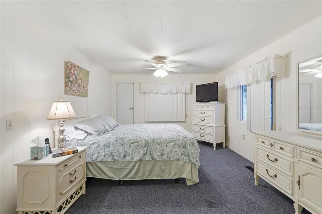 Active With Contract: $115,000 (2 beds, 2 baths, 1152 Square Feet)