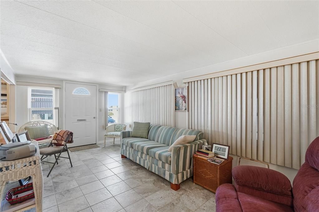 Active With Contract: $115,000 (2 beds, 2 baths, 1152 Square Feet)