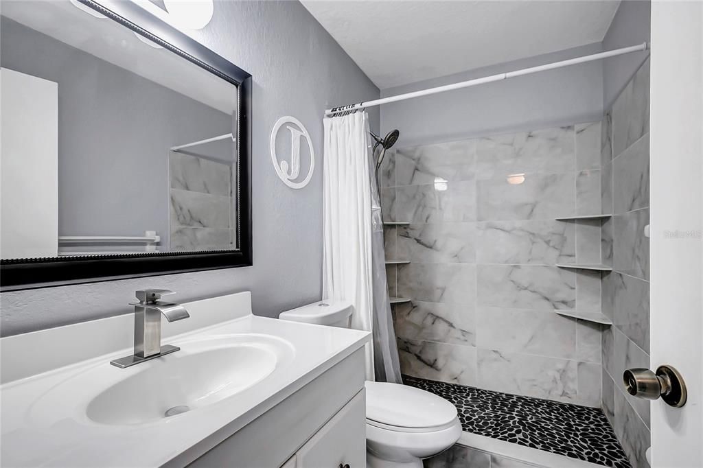 Activo con contrato: $132,500 (2 camas, 1 baños, 915 Pies cuadrados)