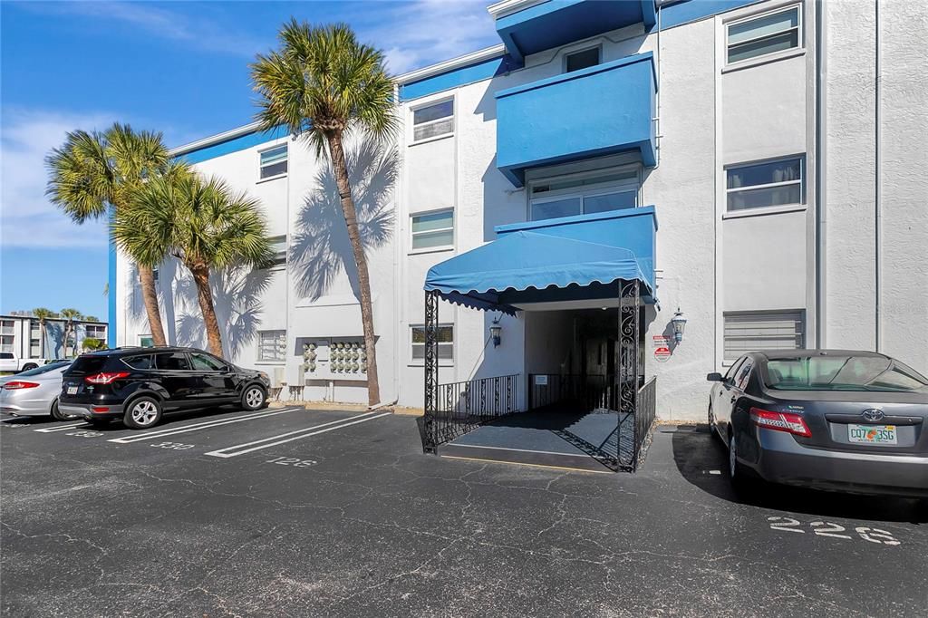 Activo con contrato: $132,500 (2 camas, 1 baños, 915 Pies cuadrados)