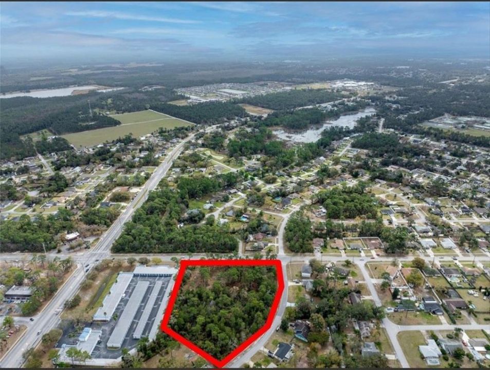 На продажу: $699,900 (3.06 acres)