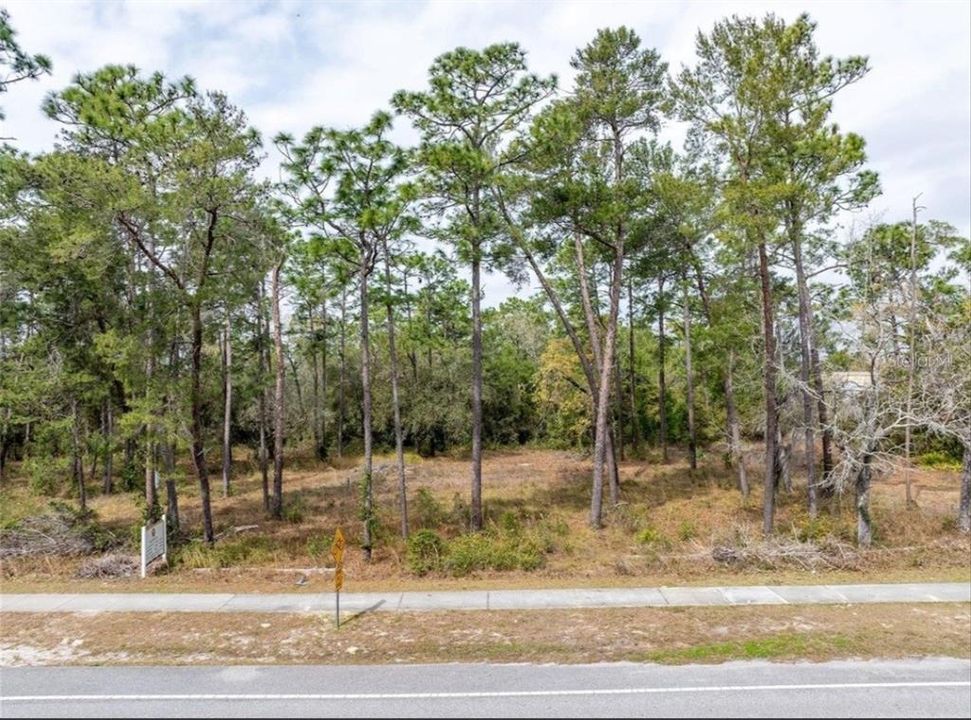 На продажу: $699,900 (3.06 acres)