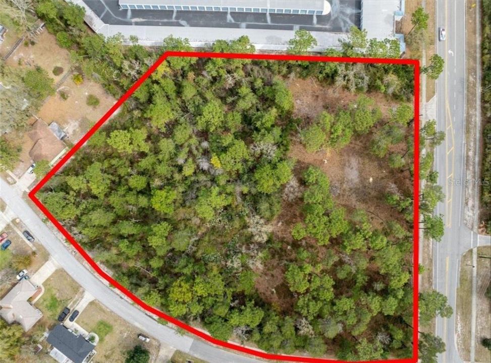 На продажу: $699,900 (3.06 acres)