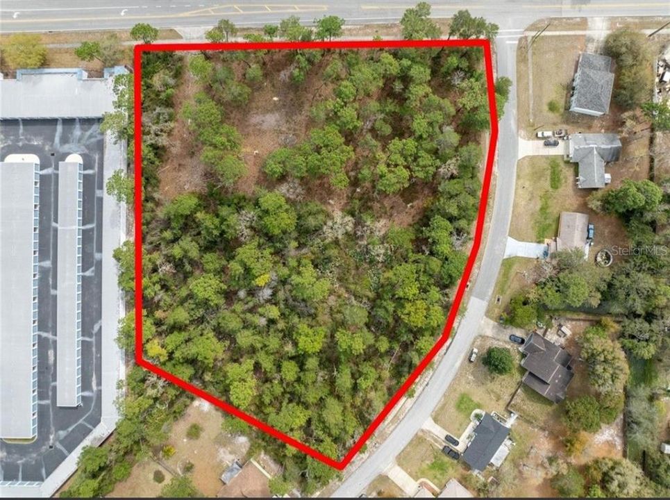 На продажу: $699,900 (3.06 acres)