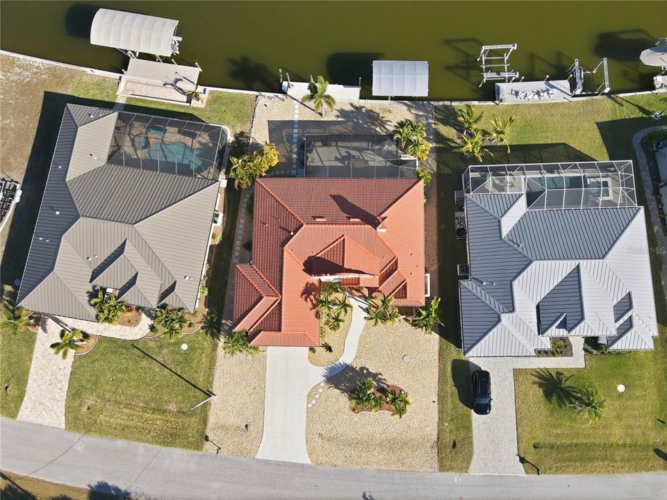 Под контрактом: $575,000 (3 спален, 2 ванн, 1968 Квадратных фут)