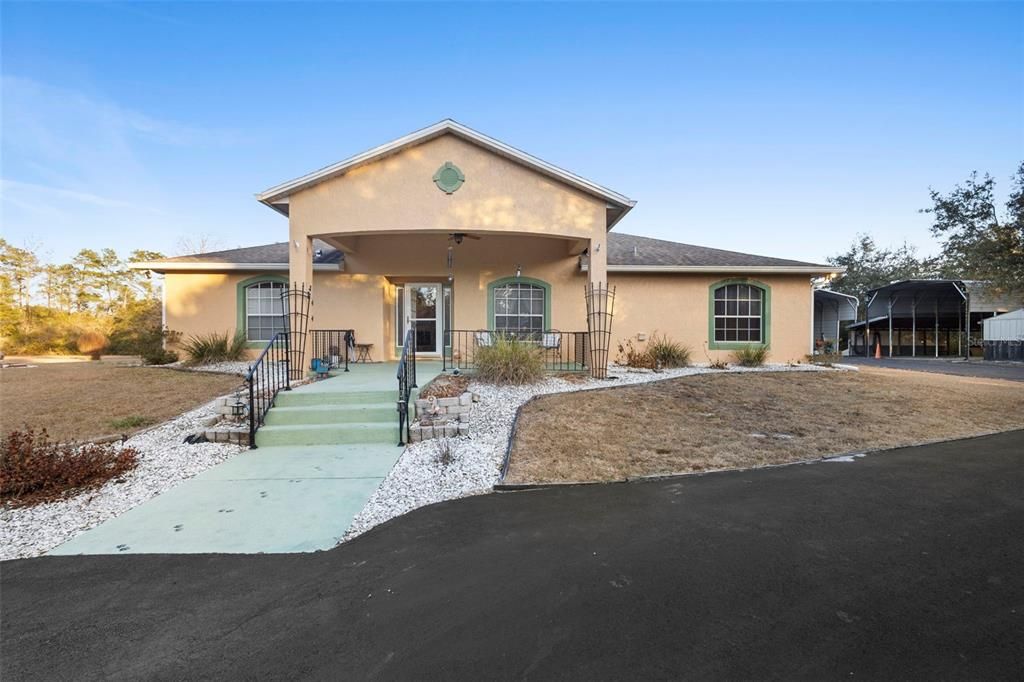 Recently Sold: $599,900 (3 beds, 2 baths, 1852 Square Feet)