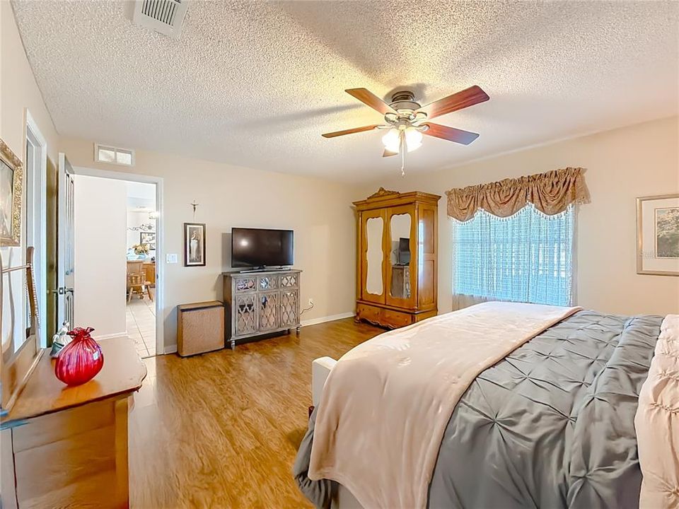 For Sale: $649,900 (3 beds, 2 baths, 1591 Square Feet)
