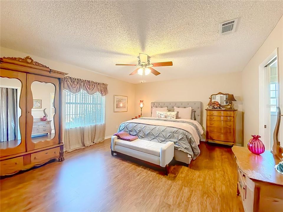 For Sale: $649,900 (3 beds, 2 baths, 1591 Square Feet)