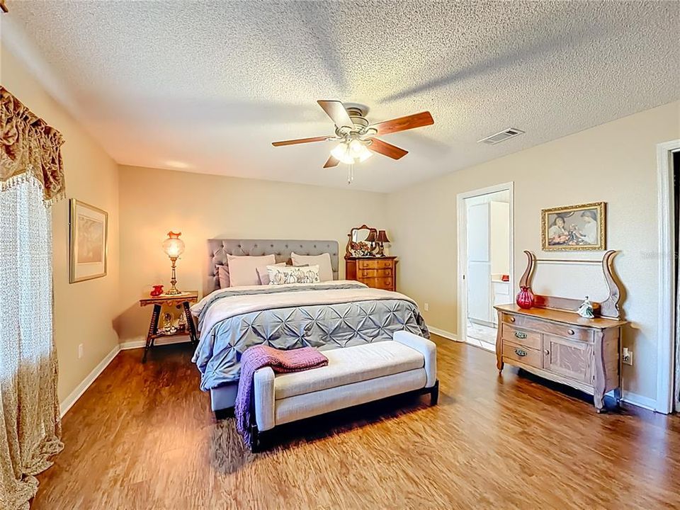 For Sale: $649,900 (3 beds, 2 baths, 1591 Square Feet)