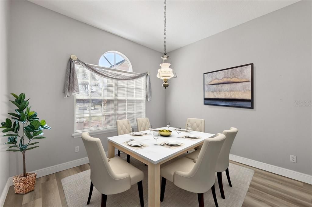Activo con contrato: $575,000 (5 camas, 3 baños, 2819 Pies cuadrados)
