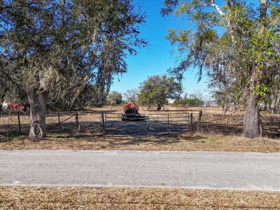 待售: $200,000 (4.87 acres)