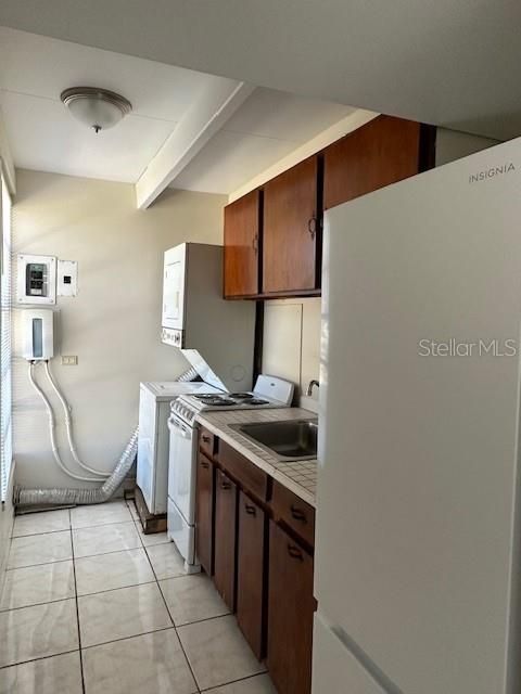 For Rent: $950 (1 beds, 1 baths, 648 Square Feet)
