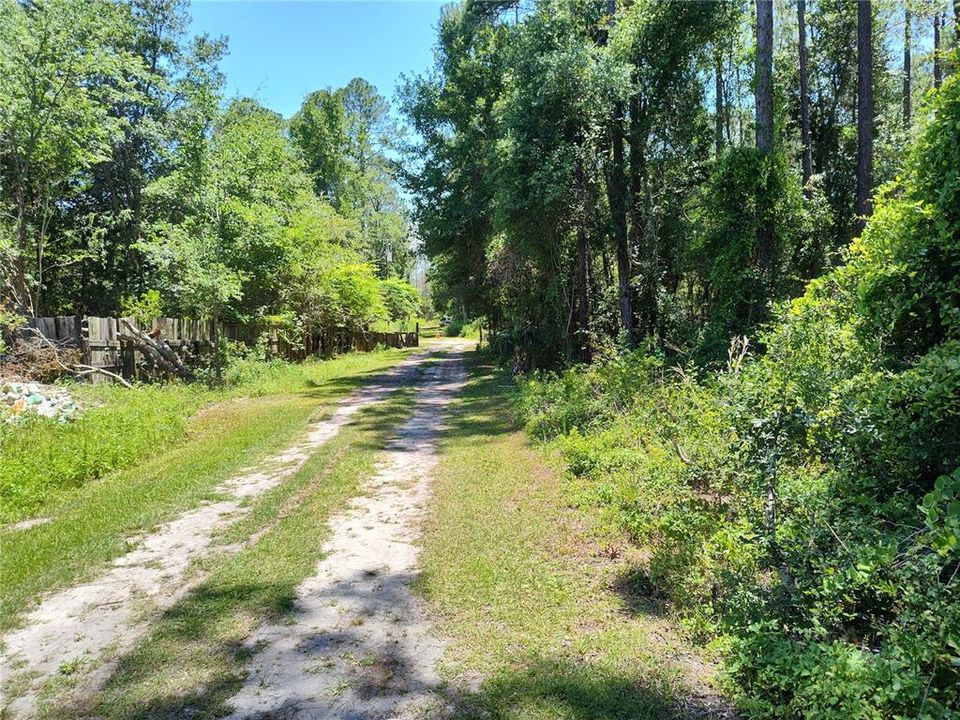 На продажу: $10,990 (0.40 acres)
