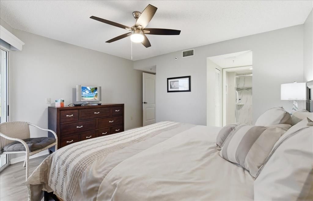 For Sale: $179,000 (2 beds, 2 baths, 1118 Square Feet)