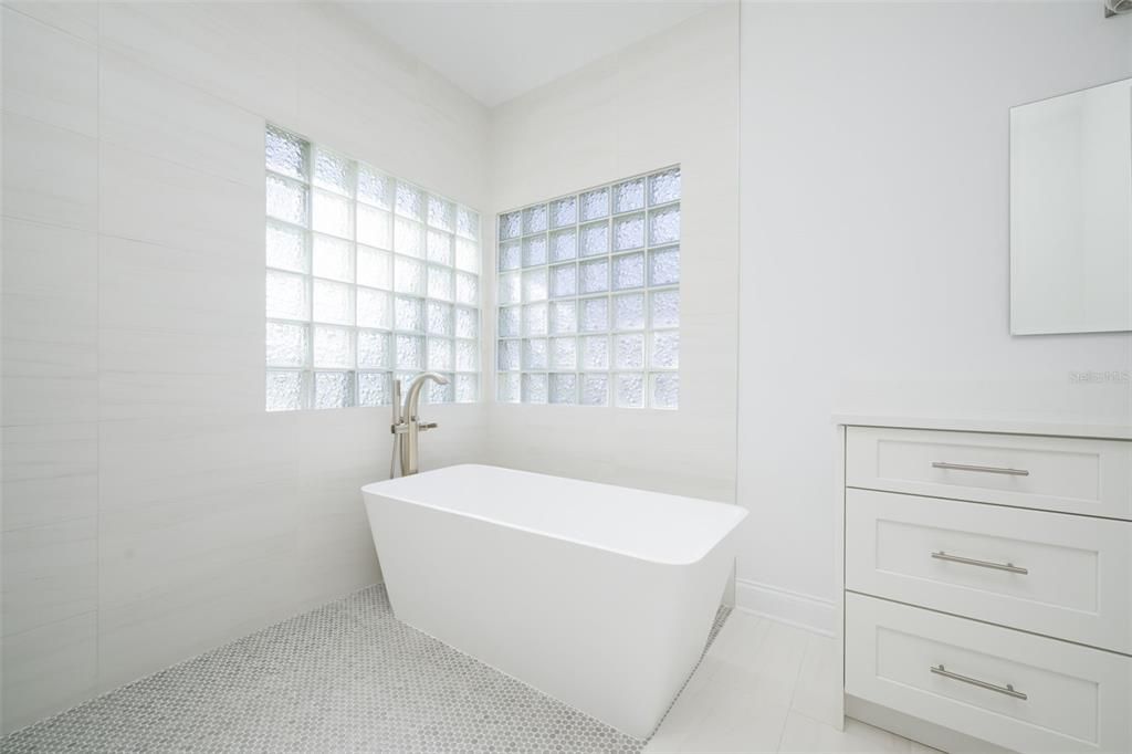 For Sale: $899,900 (4 beds, 3 baths, 2706 Square Feet)
