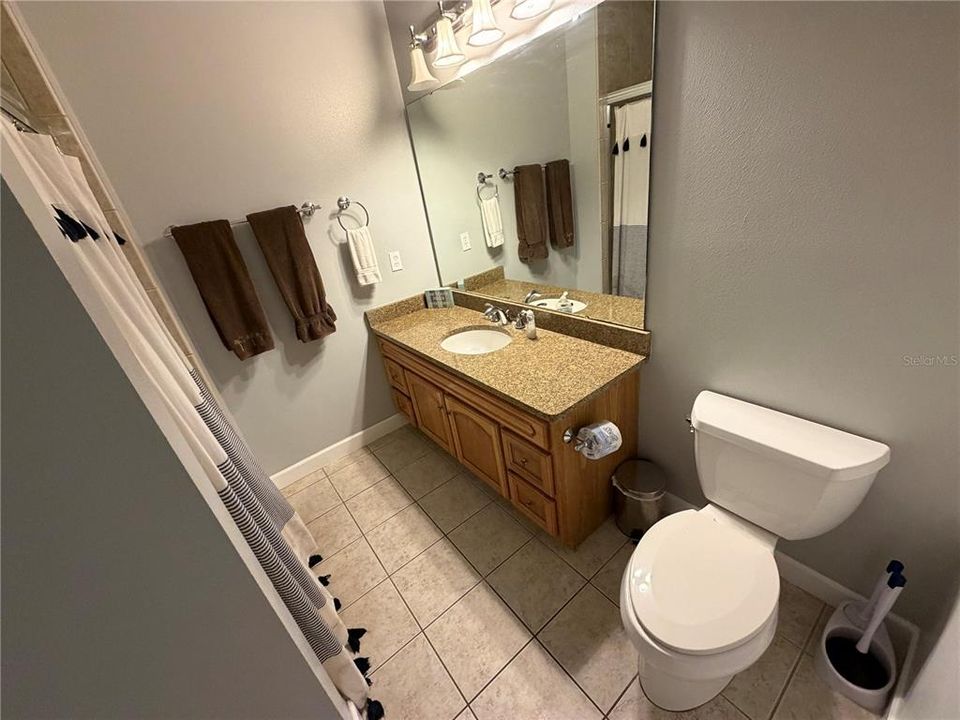 待售: $375,000 (2 贝兹, 2 浴室, 1049 平方英尺)