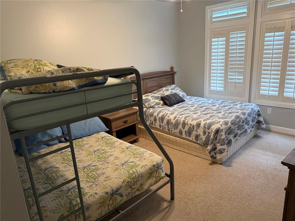 待售: $375,000 (2 贝兹, 2 浴室, 1049 平方英尺)