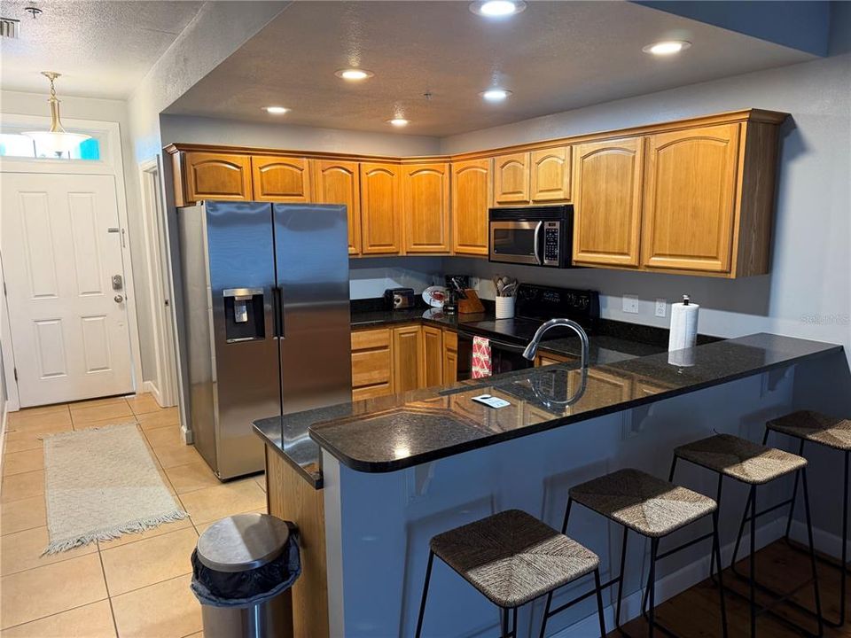 待售: $375,000 (2 贝兹, 2 浴室, 1049 平方英尺)