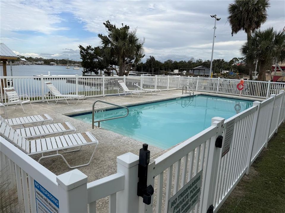 待售: $375,000 (2 贝兹, 2 浴室, 1049 平方英尺)