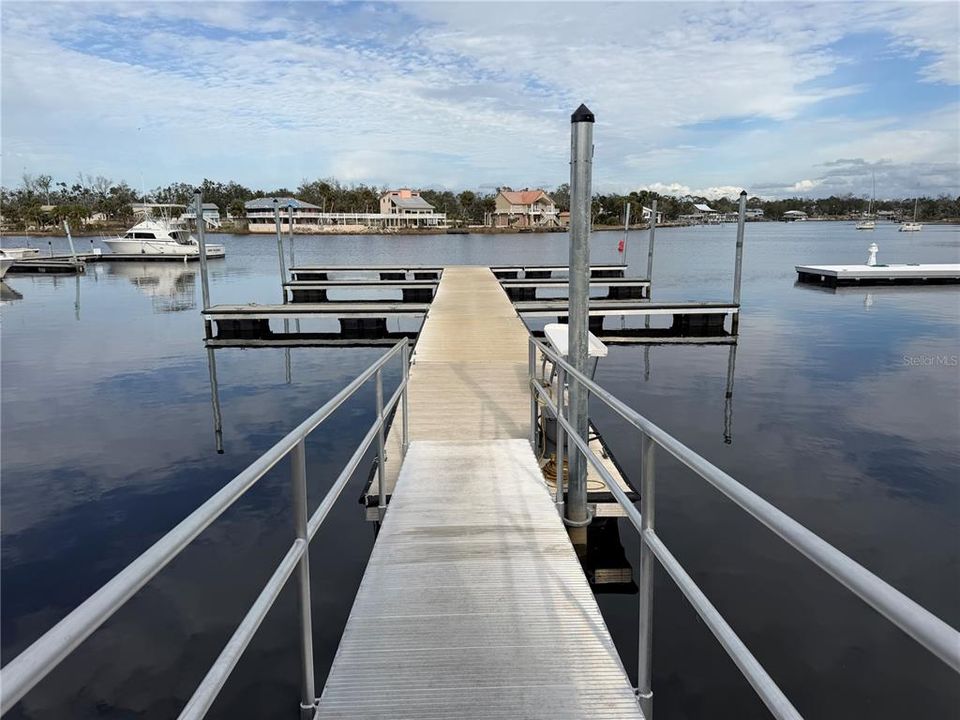 待售: $375,000 (2 贝兹, 2 浴室, 1049 平方英尺)