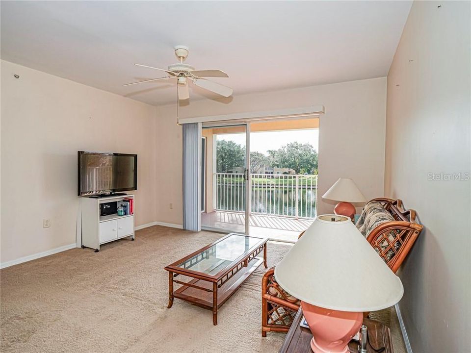 For Sale: $205,000 (2 beds, 2 baths, 1127 Square Feet)