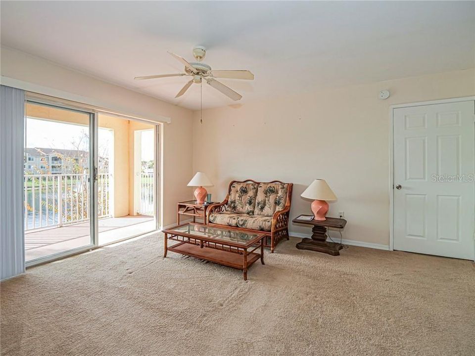 For Sale: $205,000 (2 beds, 2 baths, 1127 Square Feet)
