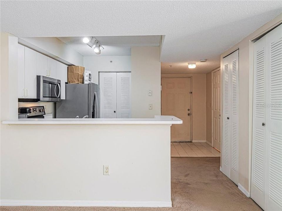 For Sale: $205,000 (2 beds, 2 baths, 1127 Square Feet)