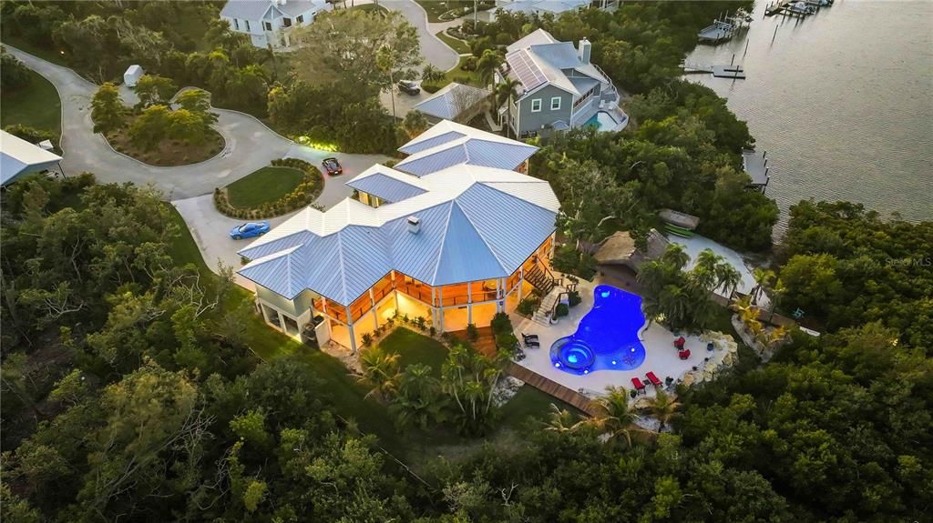 En Venta: $13,499,000 (6 camas, 6 baños, 6408 Pies cuadrados)