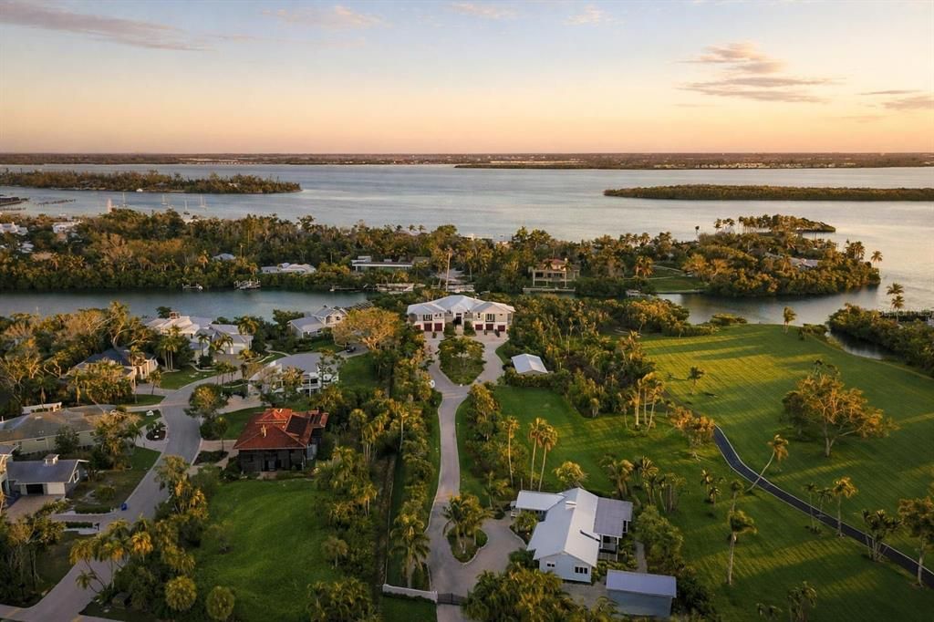 En Venta: $13,499,000 (6 camas, 6 baños, 6408 Pies cuadrados)