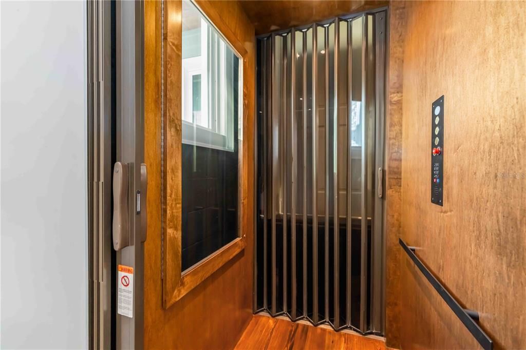 En Venta: $13,499,000 (6 camas, 6 baños, 6408 Pies cuadrados)