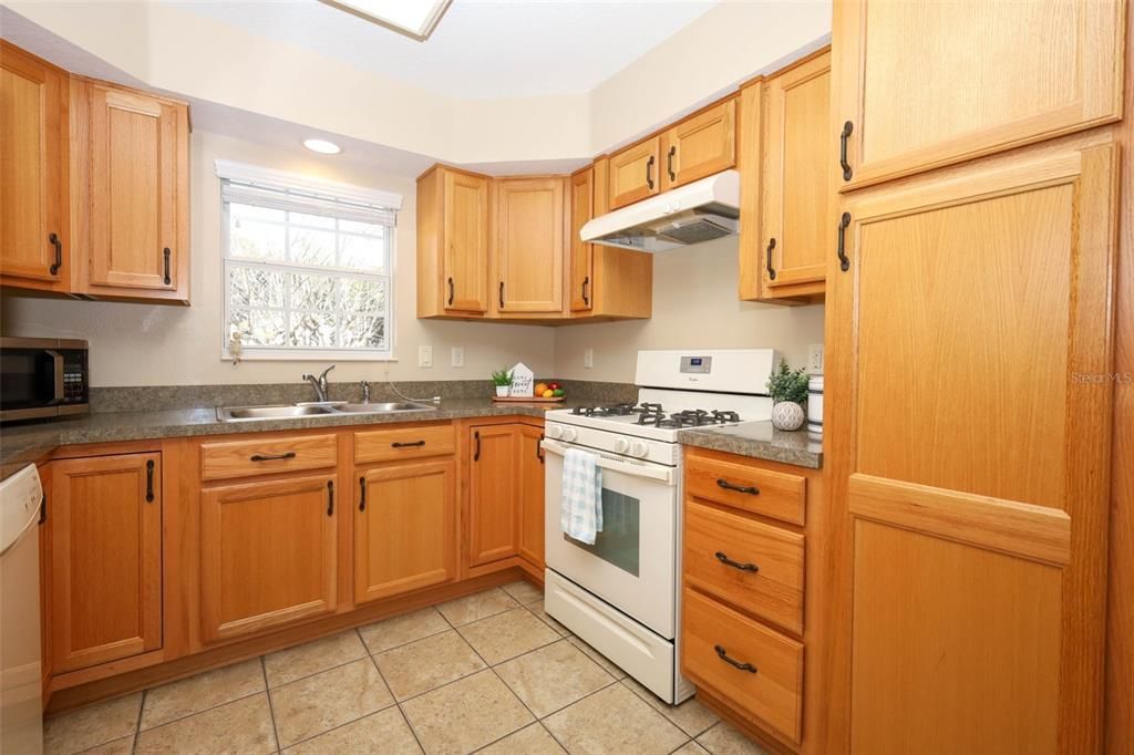 En Venta: $180,000 (2 camas, 2 baños, 1016 Pies cuadrados)
