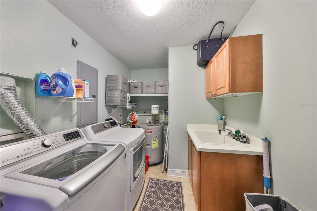En Venta: $575,000 (3 camas, 2 baños, 2046 Pies cuadrados)