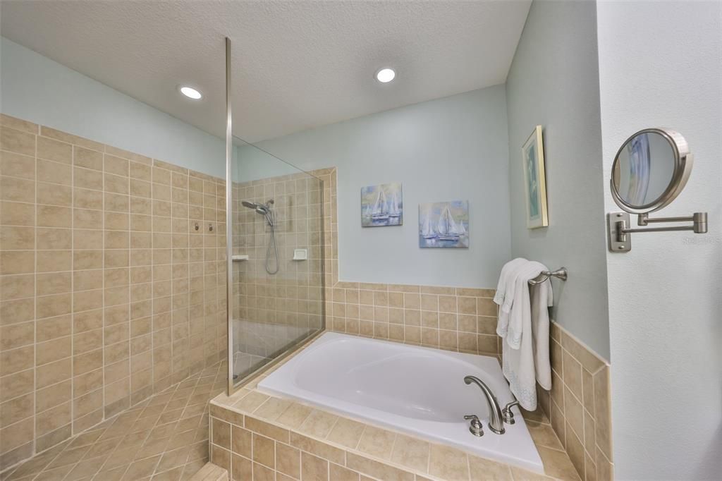 En Venta: $575,000 (3 camas, 2 baños, 2046 Pies cuadrados)