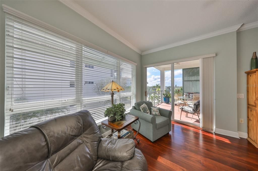 En Venta: $575,000 (3 camas, 2 baños, 2046 Pies cuadrados)