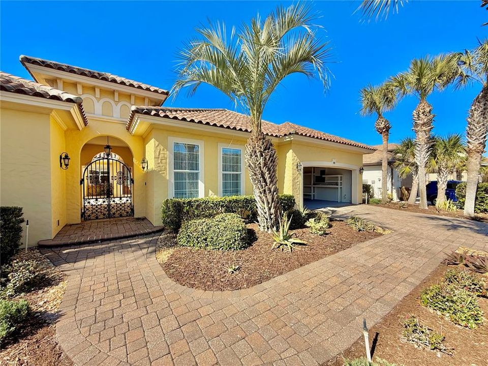 For Sale: $1,045,000 (4 beds, 3 baths, 2750 Square Feet)