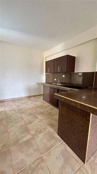 En Venta: $449,000 (4 camas, 2 baños, 1584 Pies cuadrados)