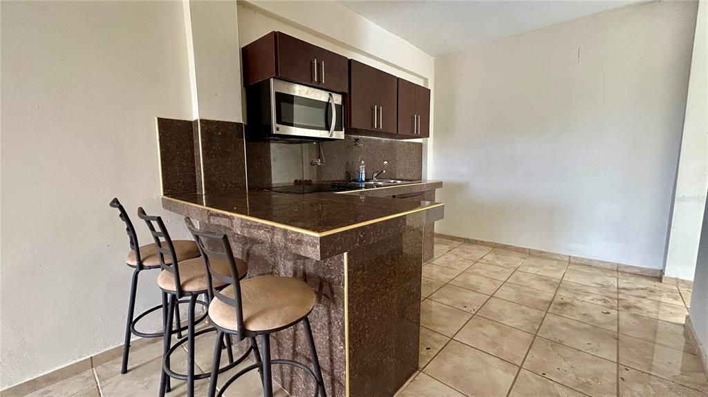 En Venta: $449,000 (4 camas, 2 baños, 1584 Pies cuadrados)